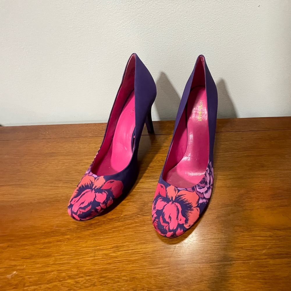 NINE WEST Purple High Pumps 3.75” Heels Women’s Size 9.5. Floral Print